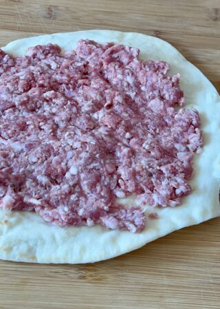 Preparazione piadina hamburger