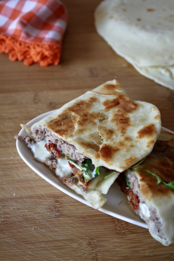 Piadina hamburger semplice e saporita