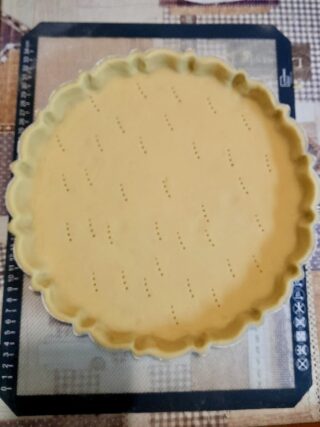 Pasta frolla senza riposo stesa in teglia