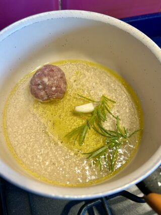 Preparazione polpette in bianco