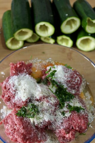 Preparazione zucchine ripiene