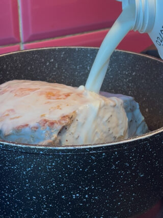 Preparazione dell’arista di maiale al latte