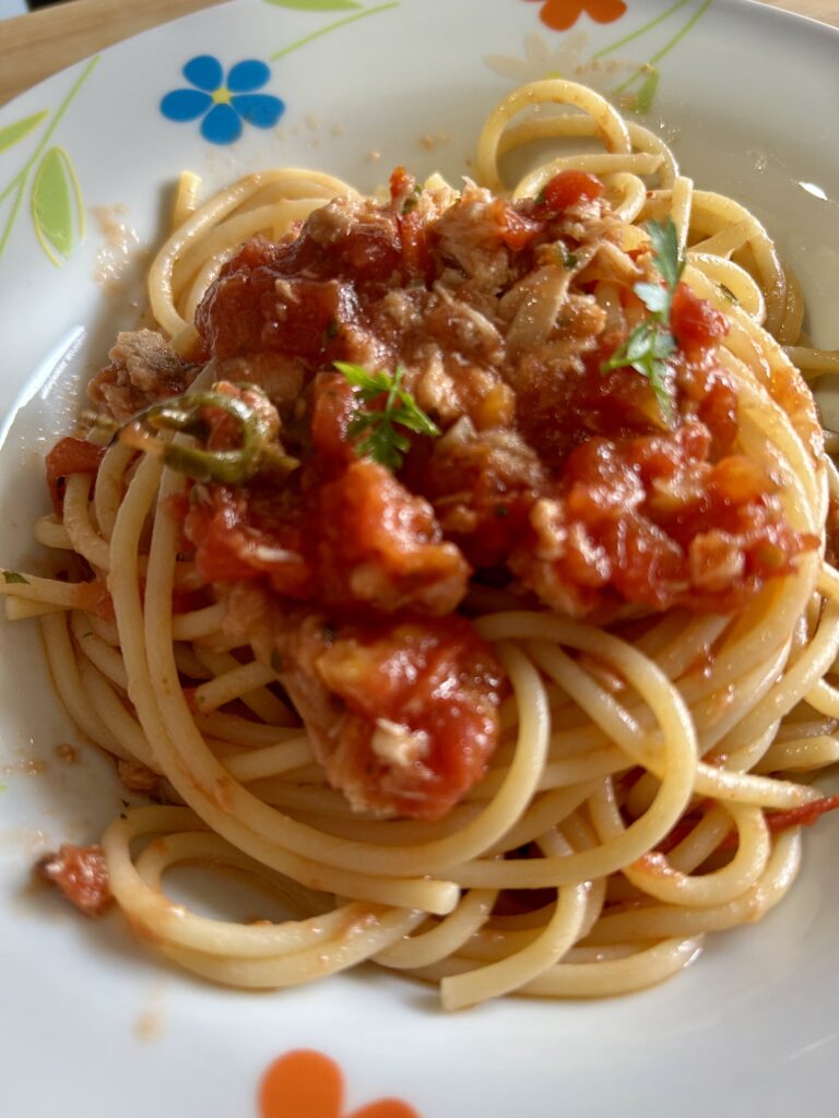 Pasta al tonno al sugo veloce e saporita