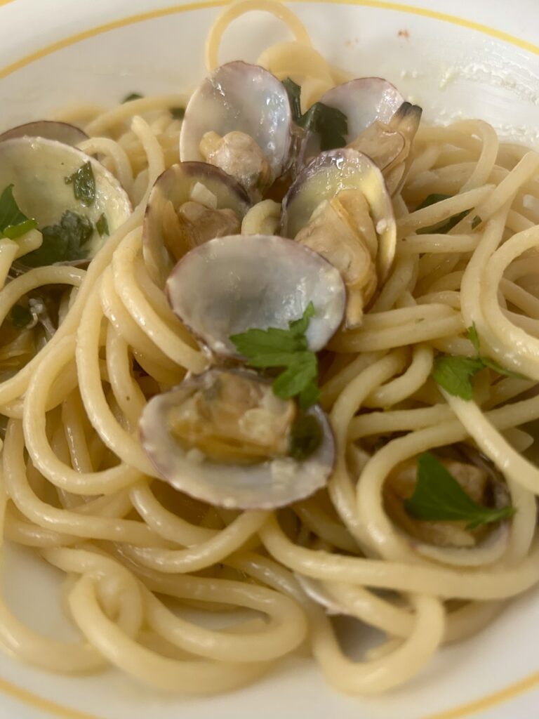 Spaghetti Alle vongole cremosi e saporiti