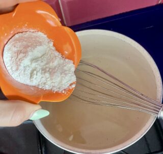 Preparazione crema allo yogurt
