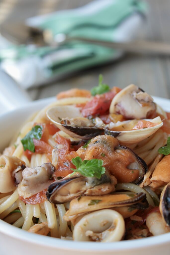 Spaghetti al pesce ottimo e veloci da preparare con preparato misto surgelato