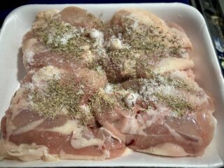 Preparazione sovracosce di pollo in friggitrice ad aria