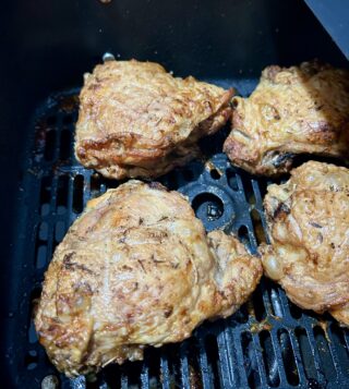 Preparazione sovracosce di pollo in friggitrice ad aria