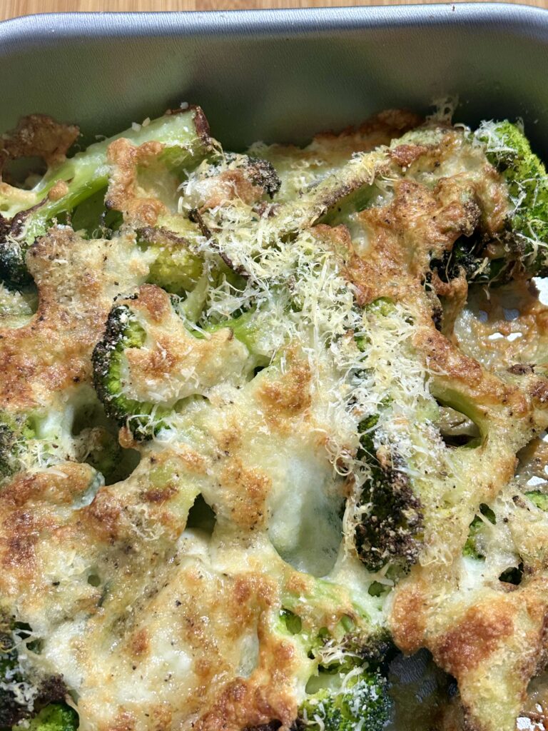Broccoli gratinati in friggitrice ad aria con crosticina dorata