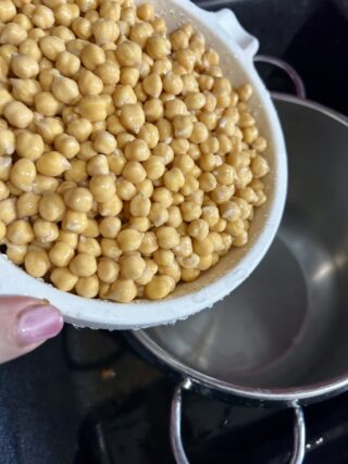 Ceci secchi in ammollo per pasta e ceci cremosa della nonna