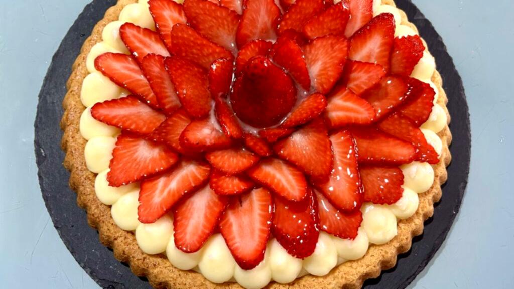 Crostata con fragole e crema pasticcera