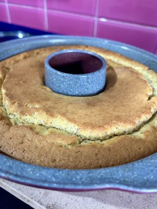 Ciambella con okara cotta appena sfornata