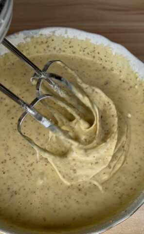 Impasto della ciambella con okara pronto per la cottura