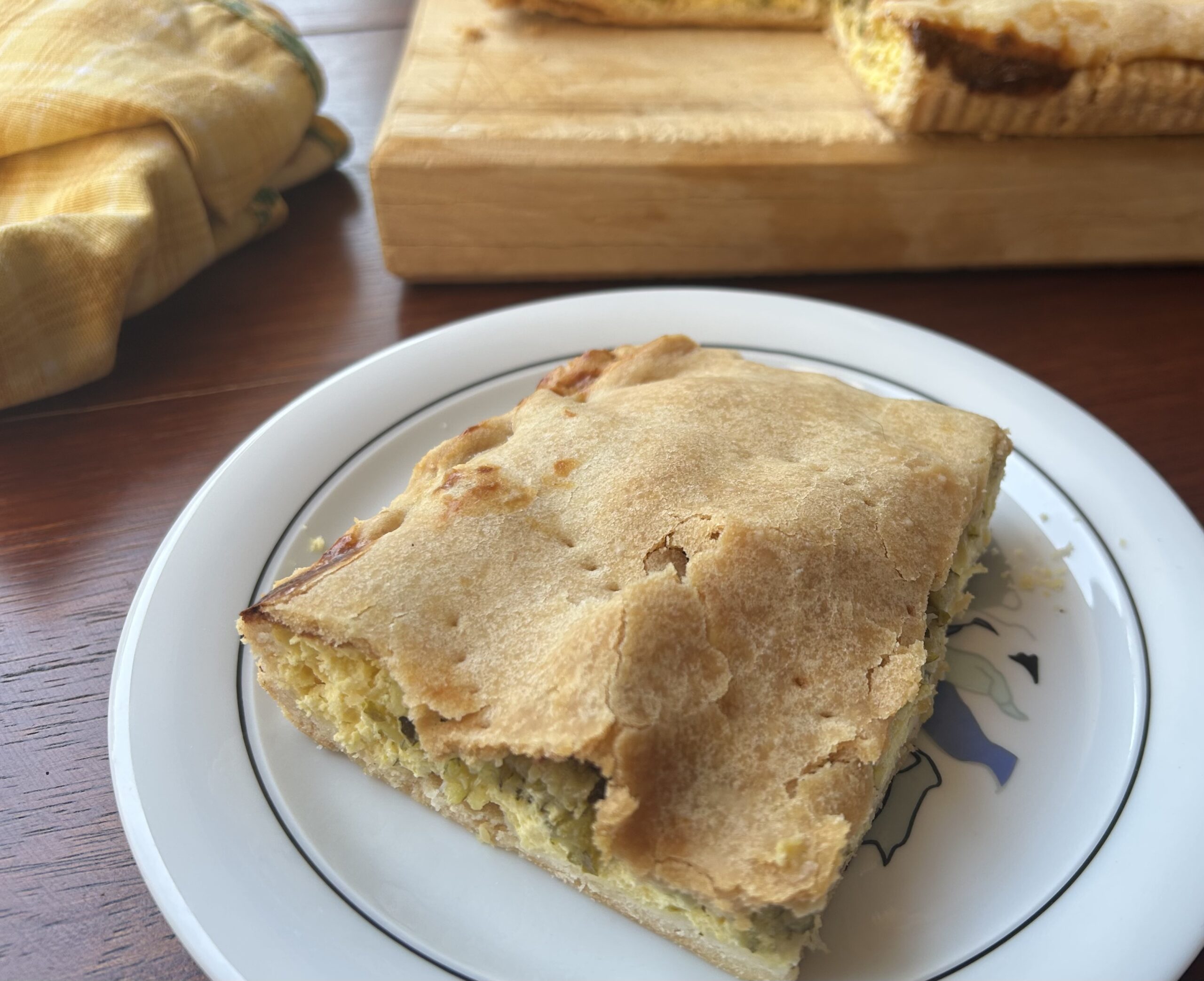 Fetta di torta salata con zucchine e formaggio spalmabile
