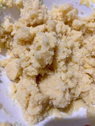 Impasto di patate inserito nella sac à poche con beccuccio a stella