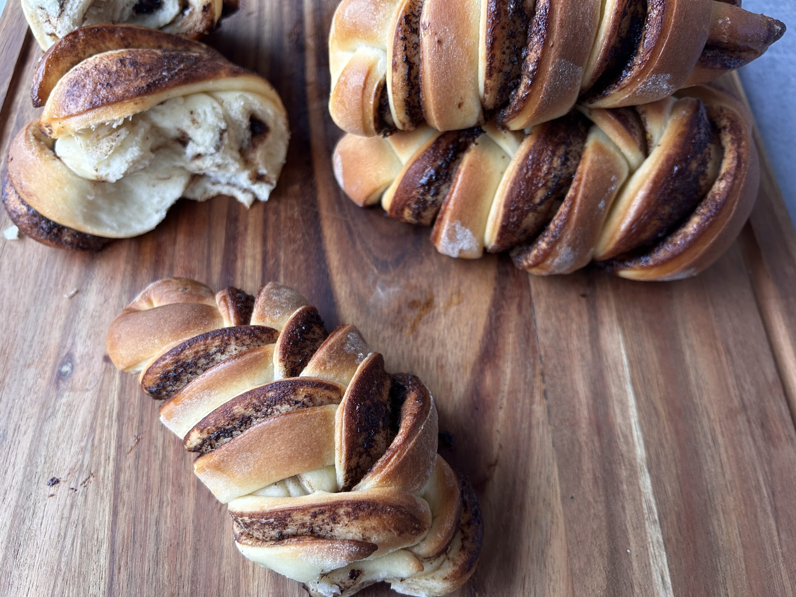 Brioche intrecciate sullo stecco con lievito madre e crema di nocciole