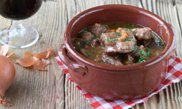 Spezzatino di vitello al vino rosso