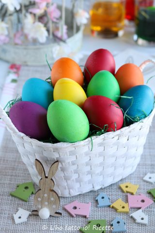 come colorare le uova con i coloranti alimentari