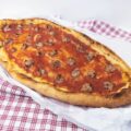 Pide pizza turca