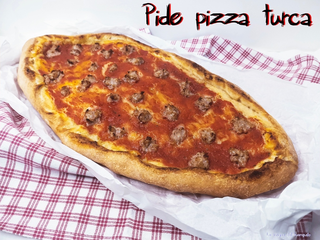 Pide pizza turca