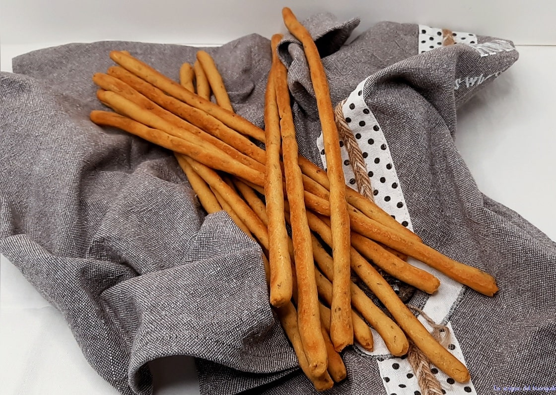 Grissini con farina di ceci aromatizzati