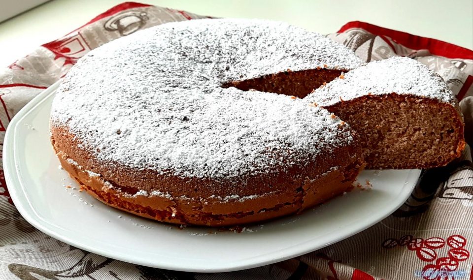 Torta con liquore alle more