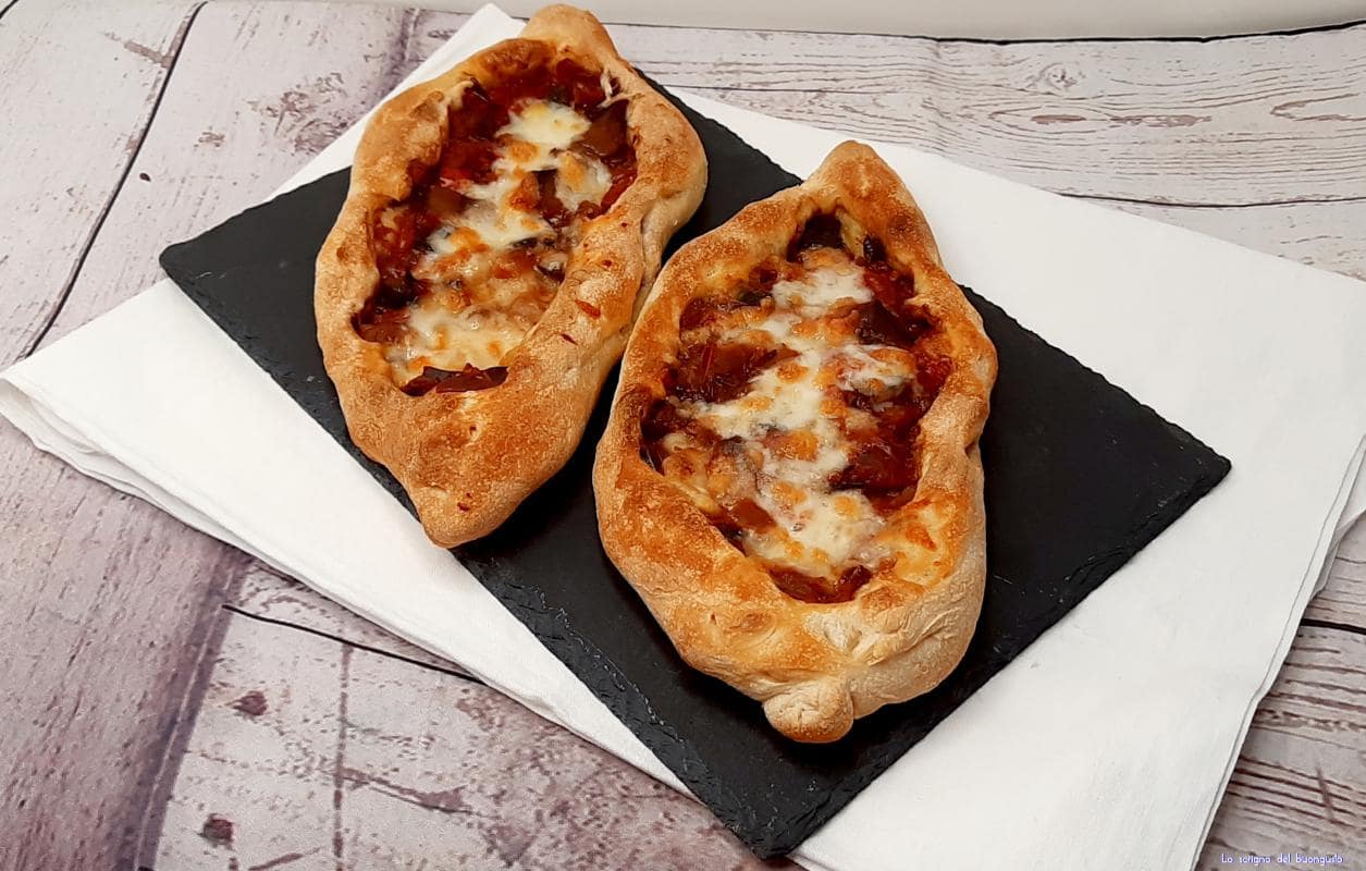 Barchette di pizza alle melanzane