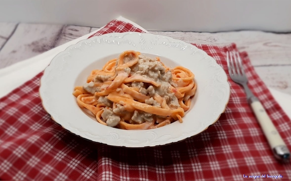 Tagliatelle peperonate al ragù di pollo