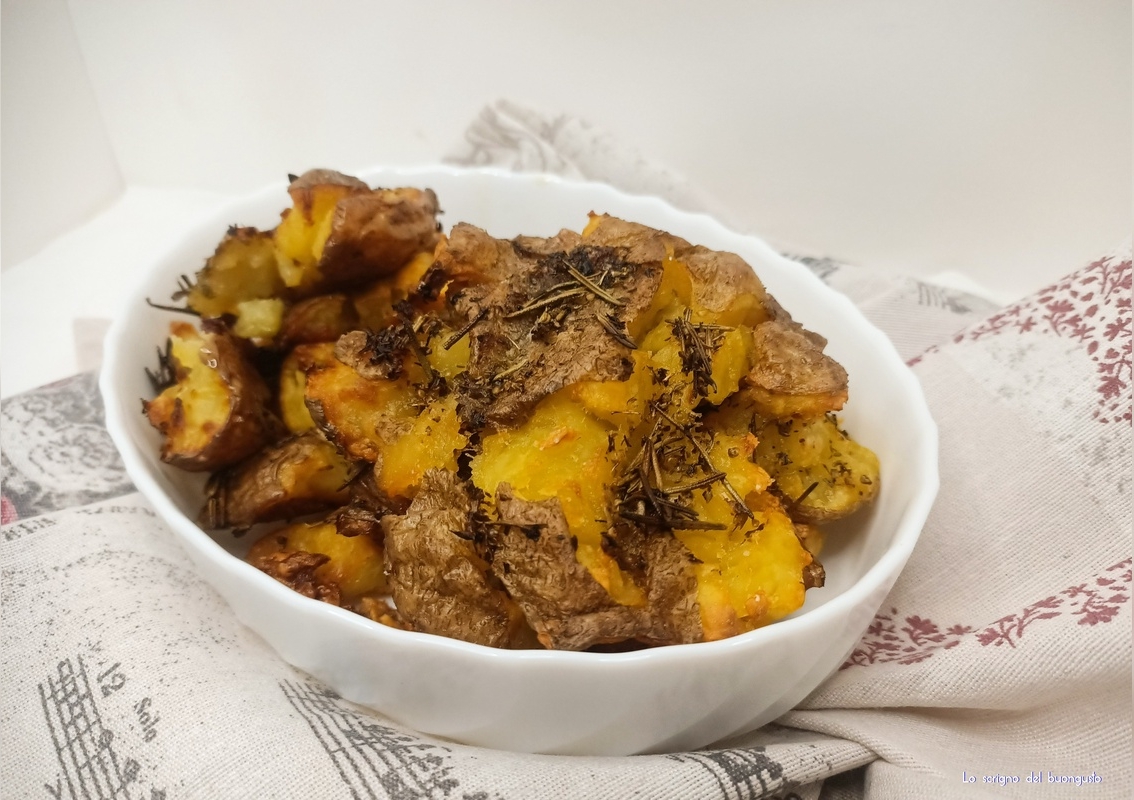 Patate schiacciate croccanti al forno