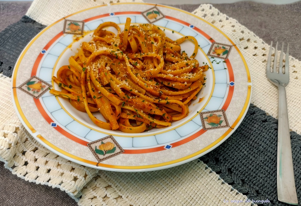 Pasta cremosa peperoni e pomodori