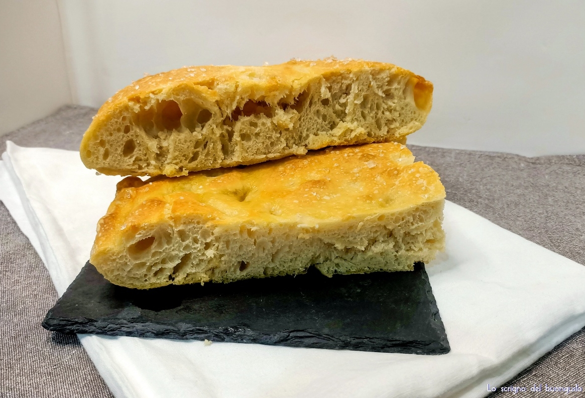 Focaccia nuvola con macchina pane