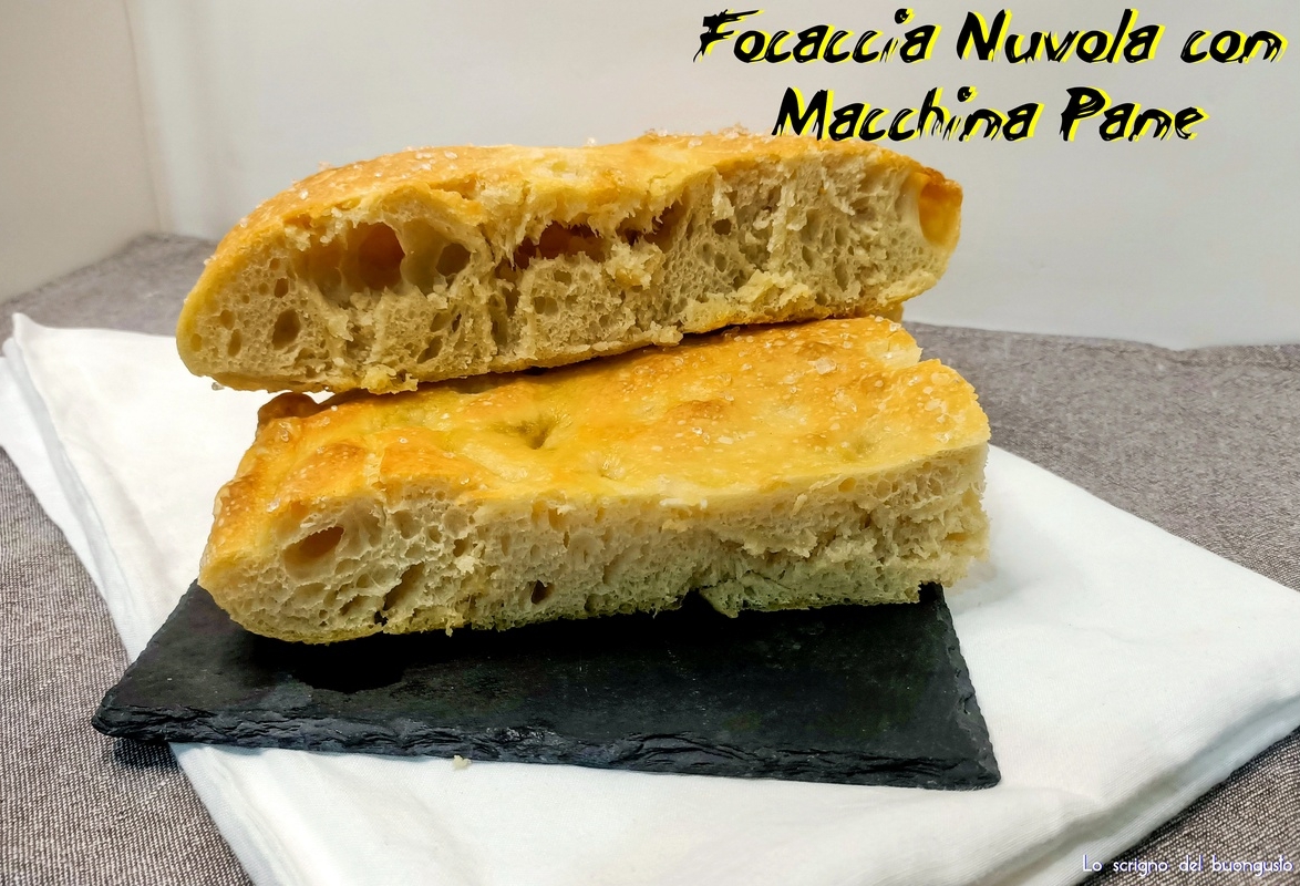 Focaccia nuvola con macchina pane