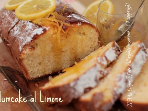 Plum cake con succo di limone e scorzette candite