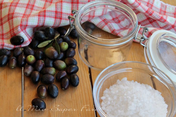 Olive nere sotto sale | Come salare le olive per conservarle