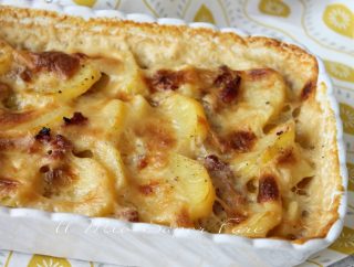 Timballo patate e salsiccia cremoso e gustoso