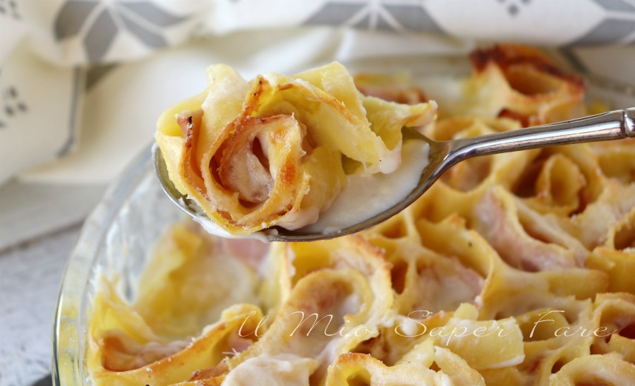 Girelle di lasagne prosciutto e provola pasta al forno bianca