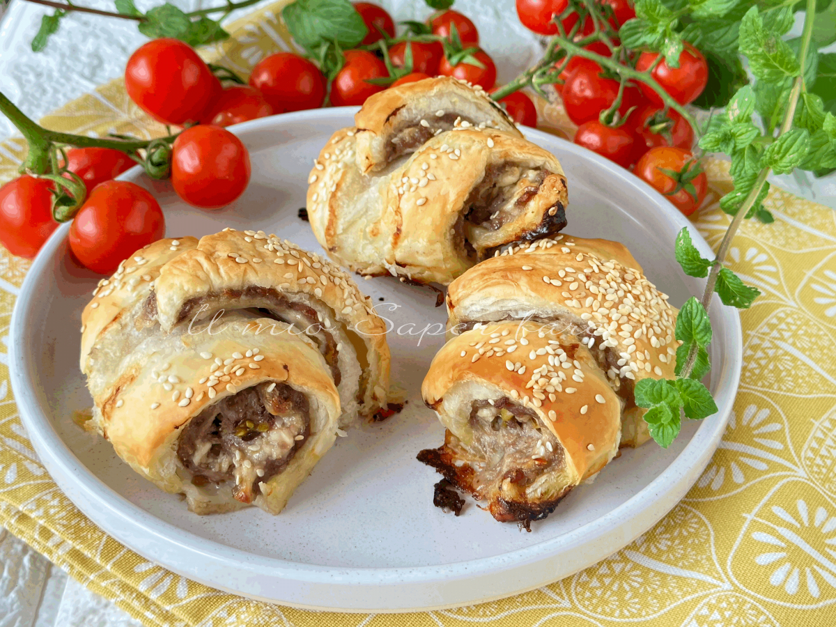 Cornetti di carne - pasta sfoglia ripiena di carne, formaggio e pistacchio - Il mio Saper fare ricette