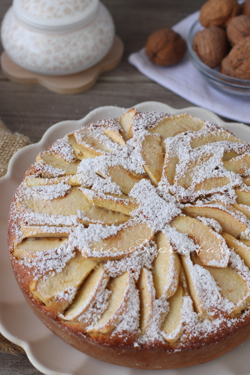 Torta di mele e banane con noci