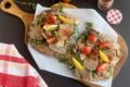 Pinsa romana con kebab di tacchino, rucola e pomodorini