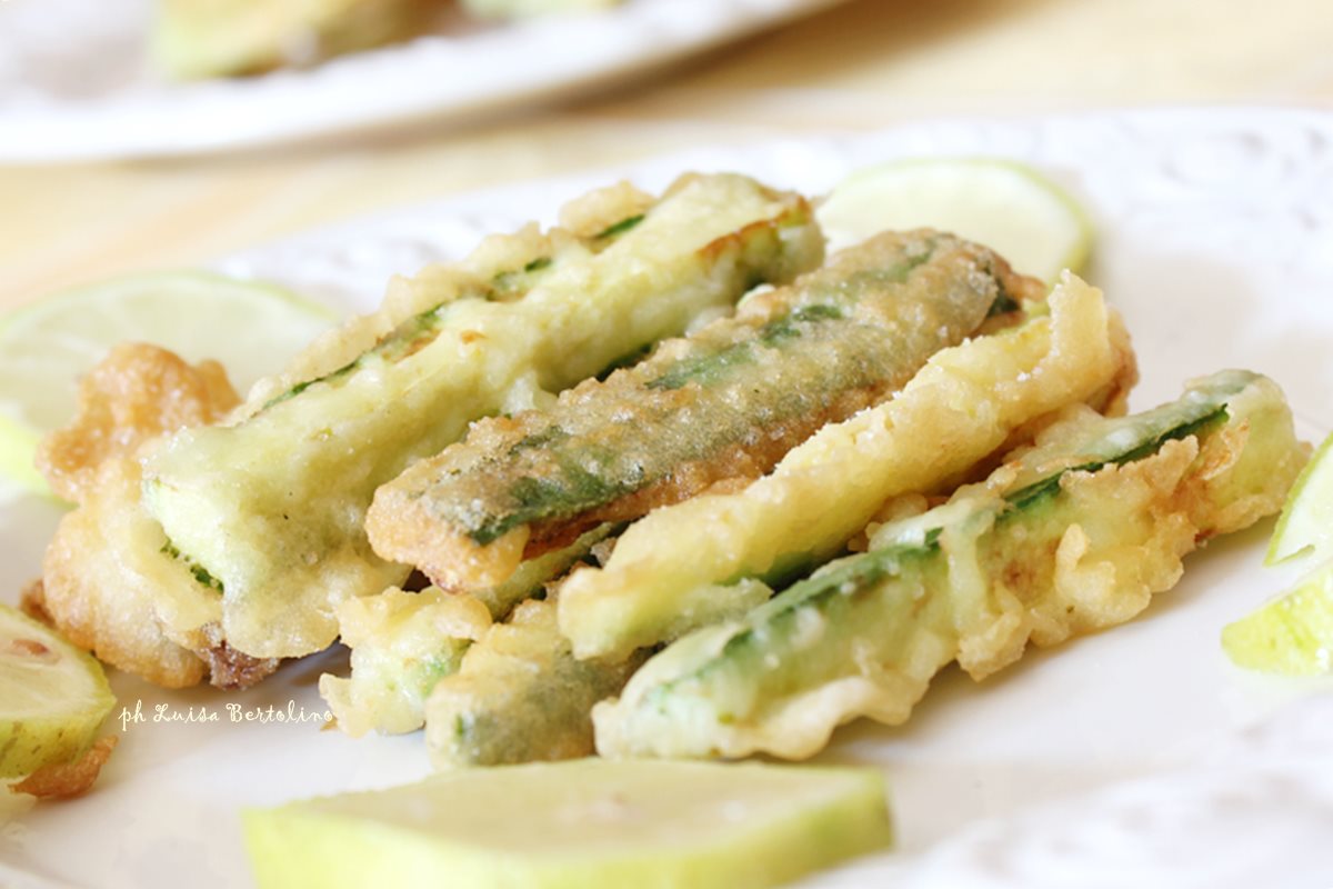 Casa Di Anna - La Raccolta Delle Zucchine Gialle Biologiche E Dei Gialli Fiori Delle Zucchine E - Foto 14