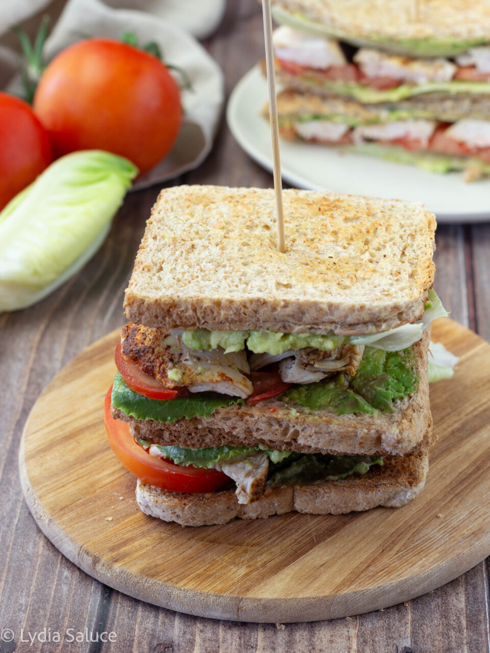 Sandwich di pollo e avocado