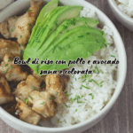 Bowl di riso con pollo e avocado