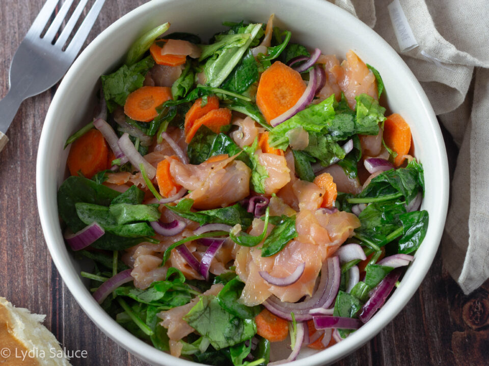 Insalata con salmone affumicato e cipolla di Tropea