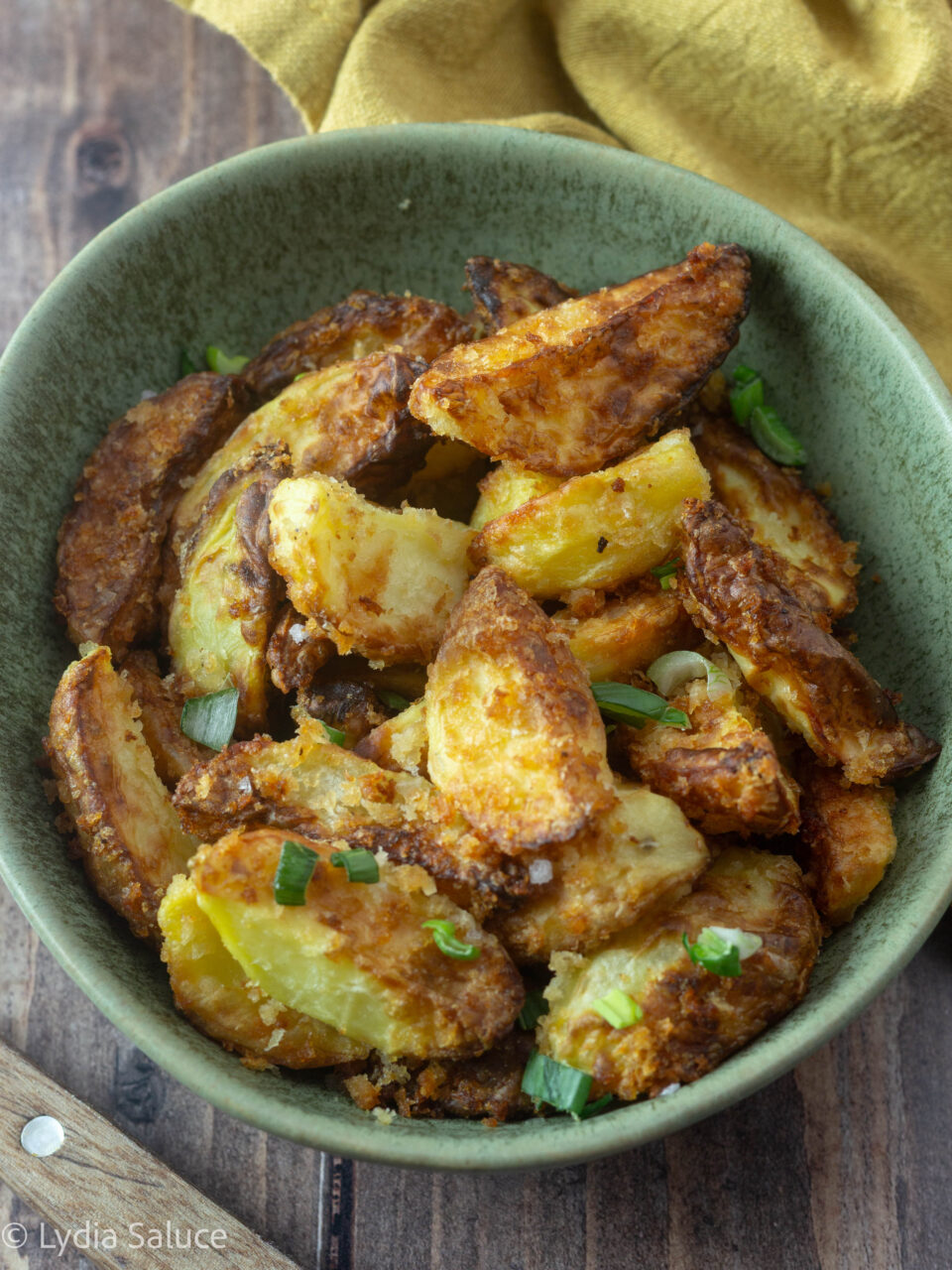 Patate arrosto croccanti in friggitrice ad aria