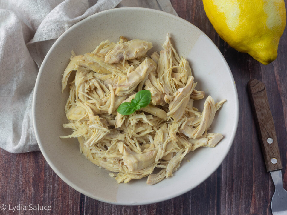 Pollo sfilacciato al limone in slow cooker