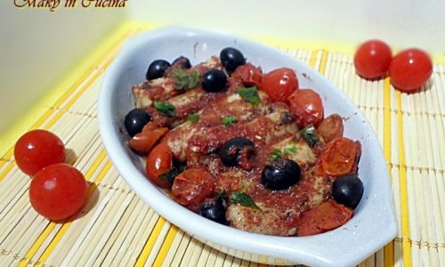 Filetti di merluzzo con olive nere e pomodorini