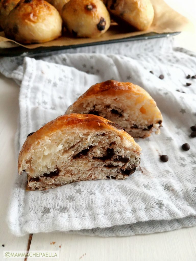 Pan cioccolato con lievito madre fatti in casa ideali a colazione o