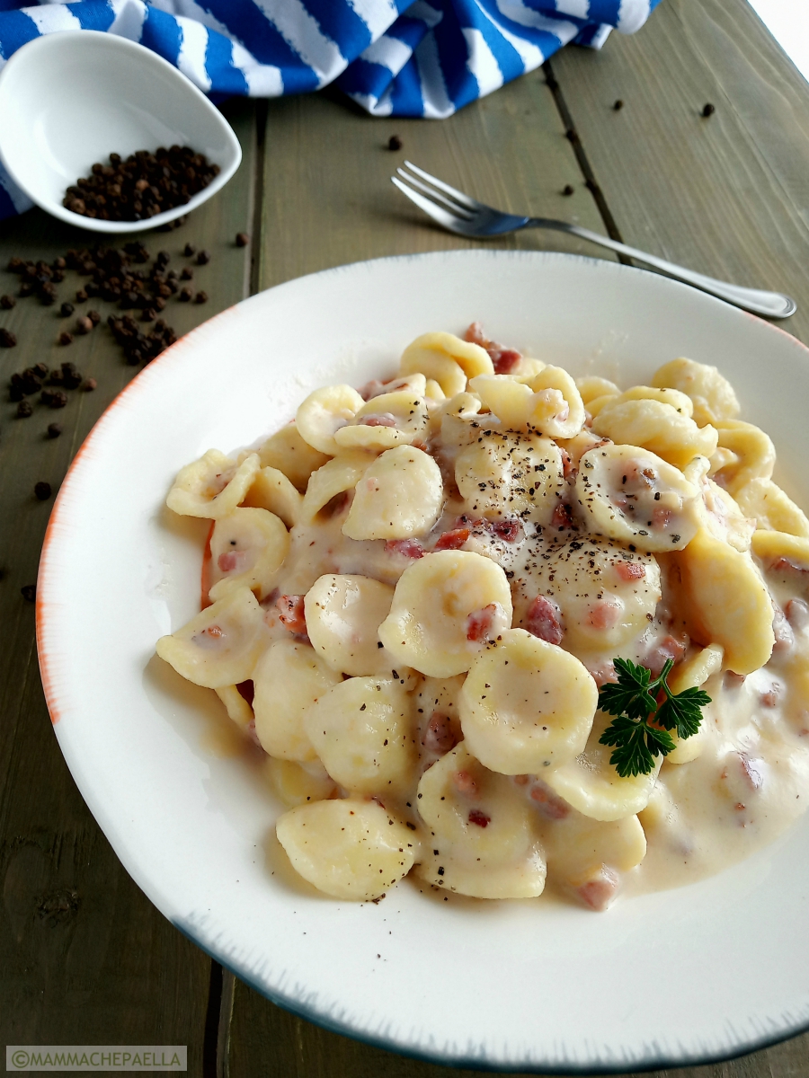Pasta con panna e speck