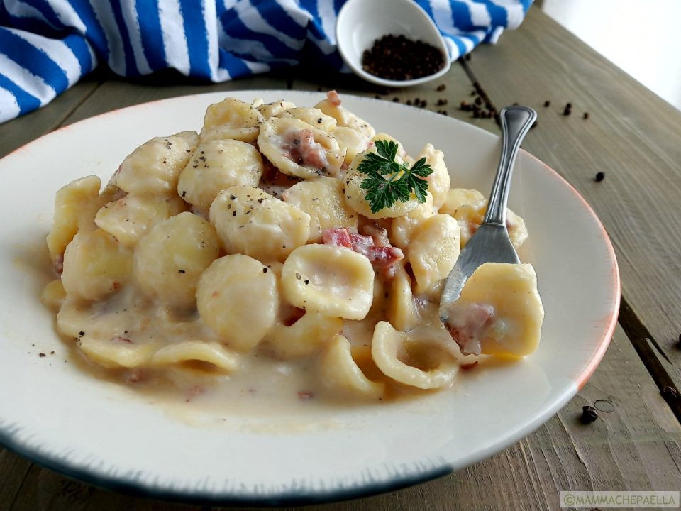 Pasta con panna e speck