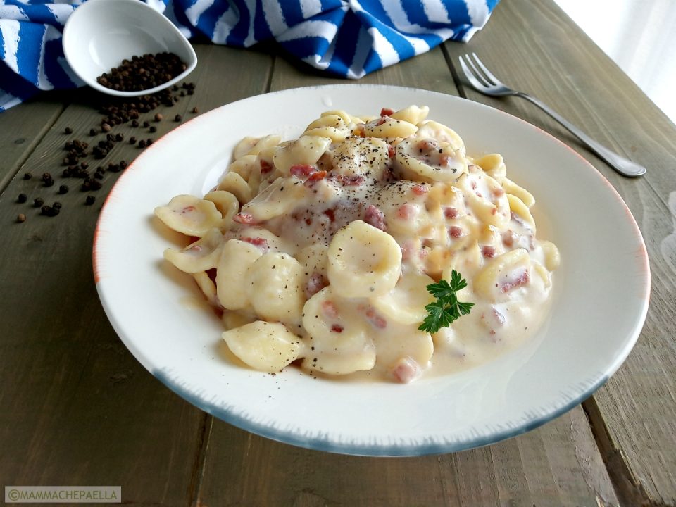 Pasta con panna e speck